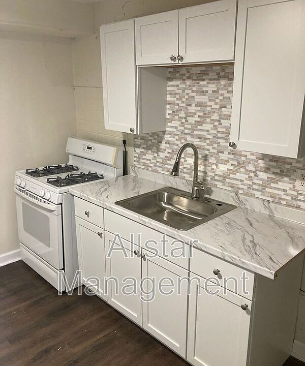 1st image of 944 S Central Dr