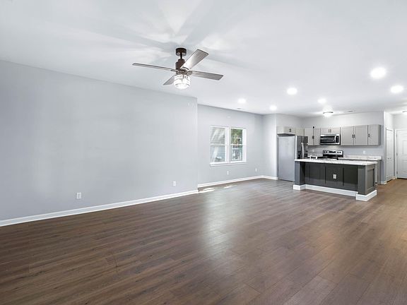 4th image of 1319 Roanoke Ave