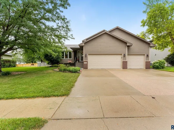 7208 W Harvard Dr, Sioux Falls, SD 57106