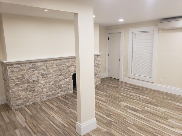 21 1/2 Congress St APT 1, Greenfield, MA 01301
