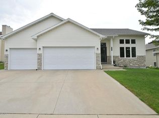 3233 Lakeridge Dr NW, Rochester, MN 55901