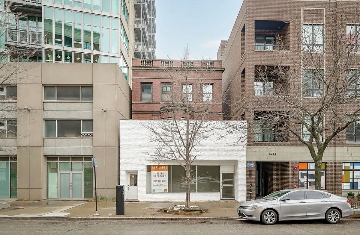 Building Photo - 4710 N Sheridan Rd #2