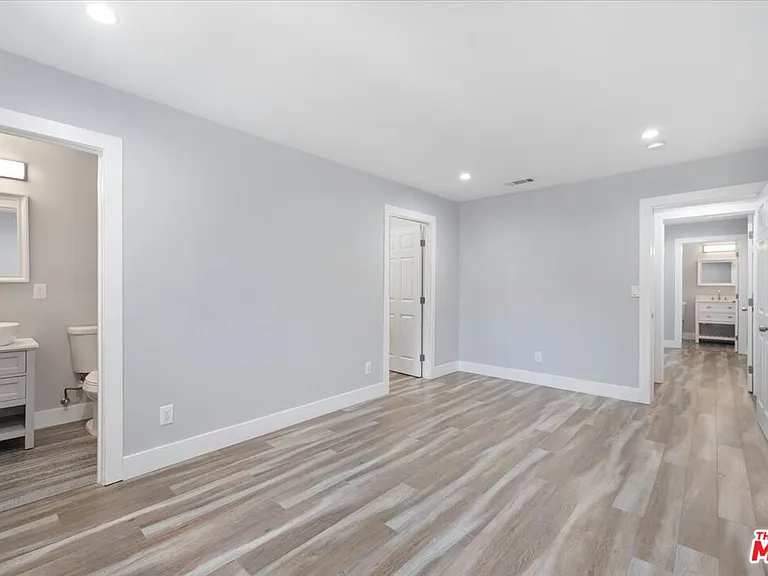 6652 Orion Ave — Photo 17