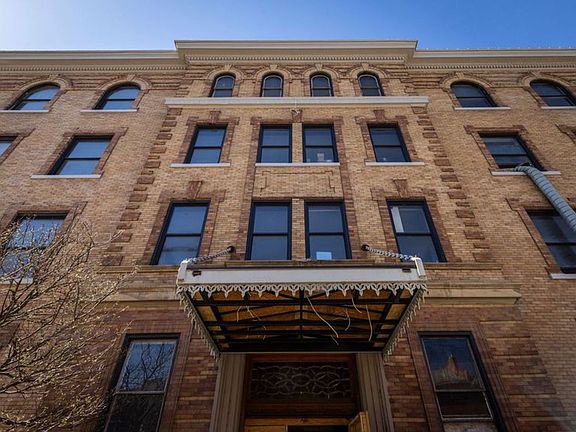5th image of 303 Greenup St #403