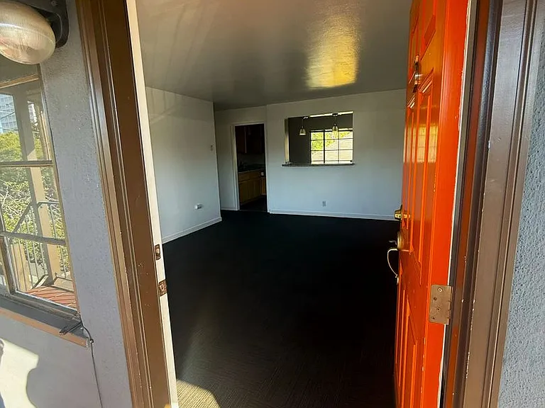 647 N San Pedro St — Photo 6