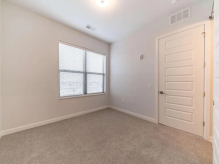 Quinn Apartments — Photo 15