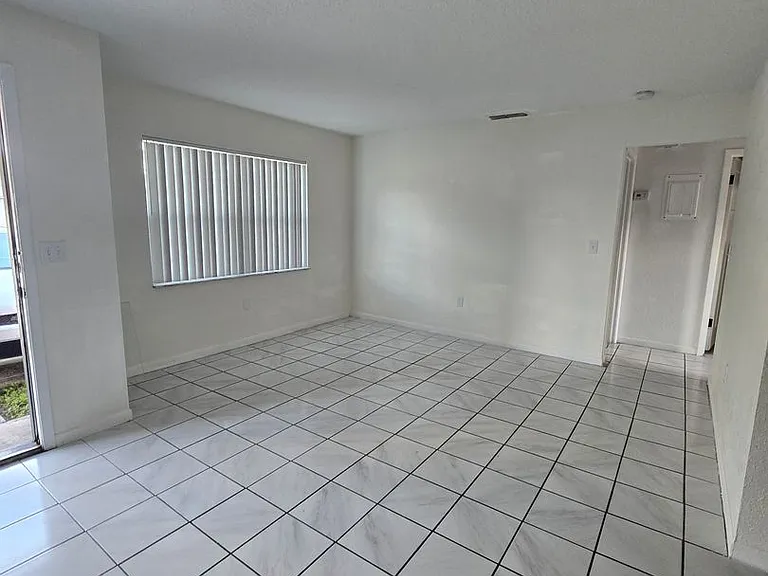706 N Maryland Ave — Photo 12
