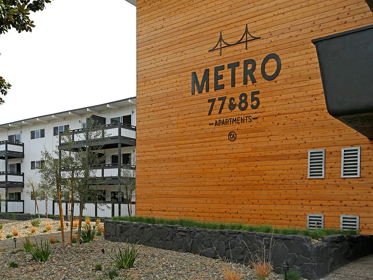 Metro Apartments — Photo 14
