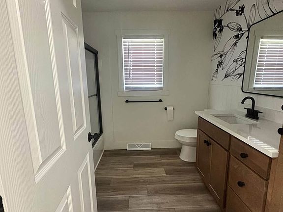 3rd image of 103 E 15th St