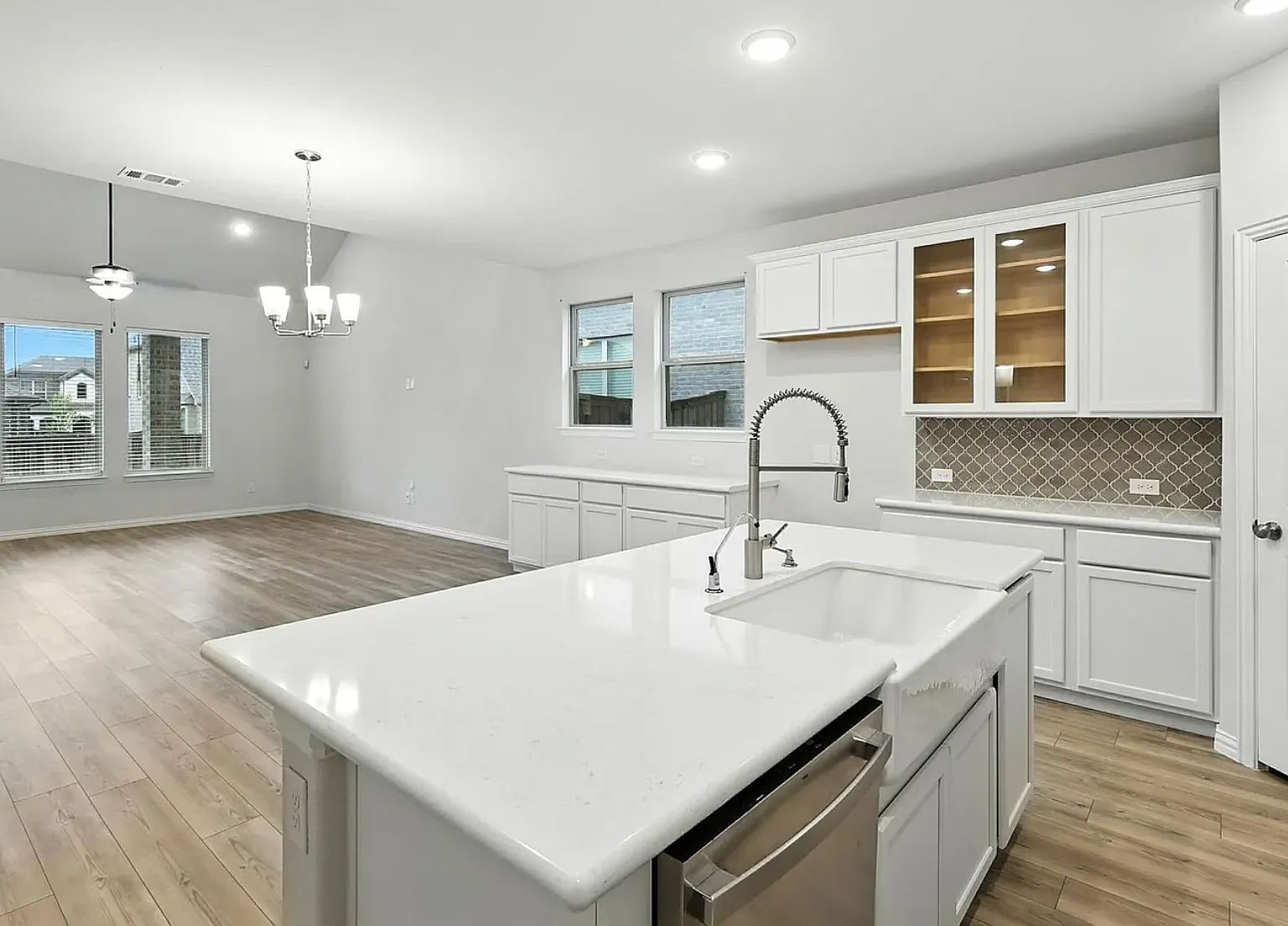 4 bed, 2698 sqft, $3,350 — Photo 4
