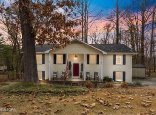 1037 W Outer Dr, Oak Ridge, TN 37830