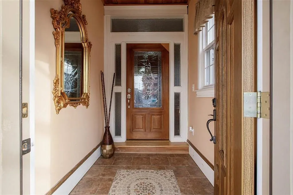3 bed, 1.0 bath, $2,500 — Photo 2