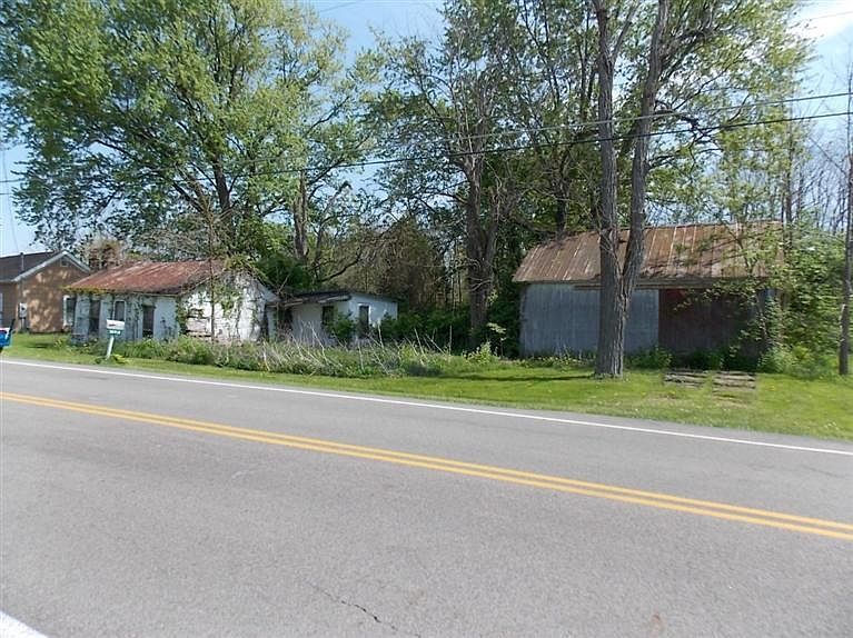 2nd image of 10910 Woodville Rd
