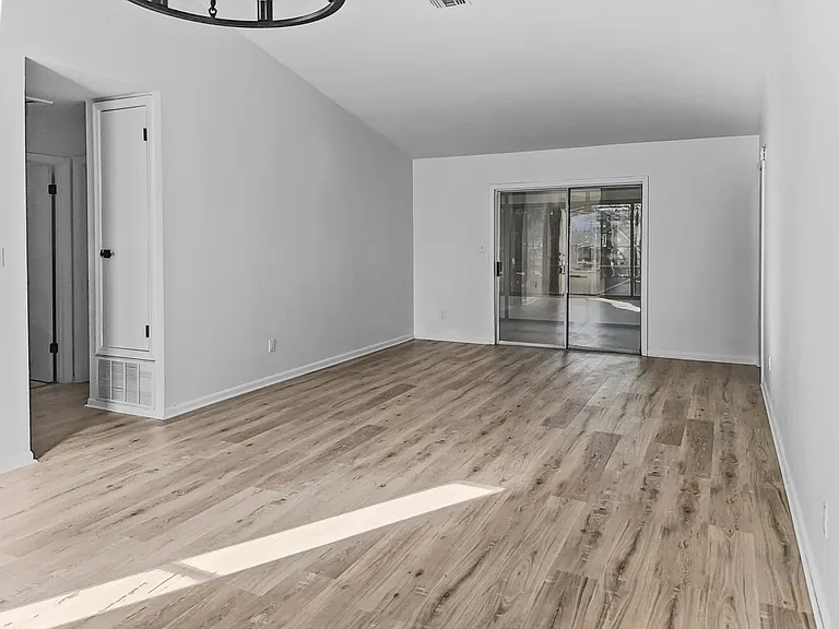 115 Christopher Dr — Photo 15