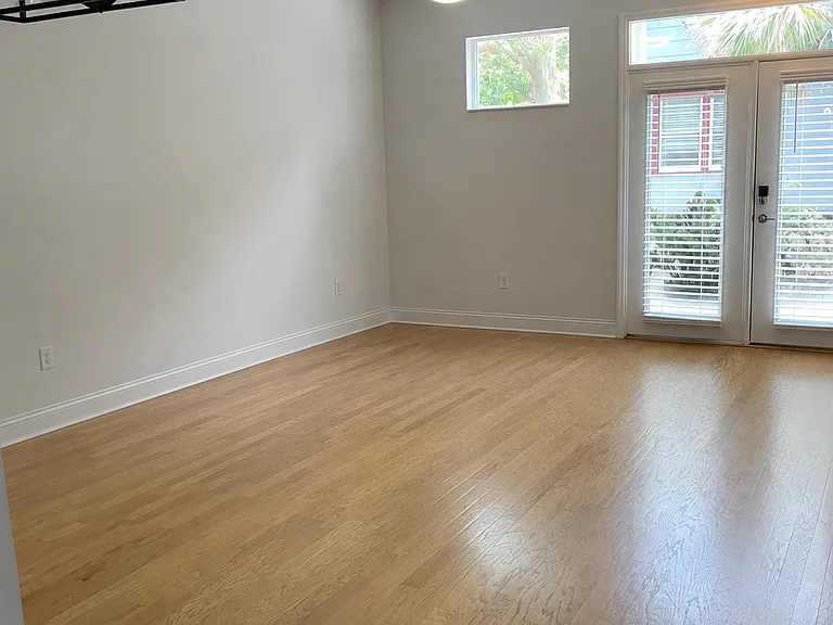 703 Charles Ct S — Photo 4