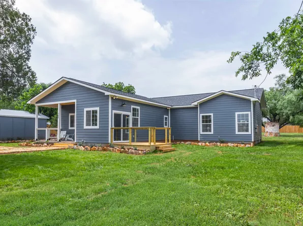 705 Flag Street, Llano, TX 78643