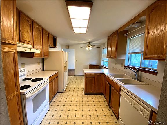 5th image of 4016 101st St SW