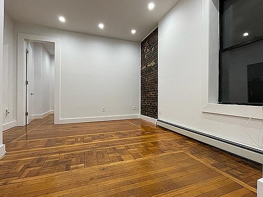 5th image of 1045 Morris Ave #1L