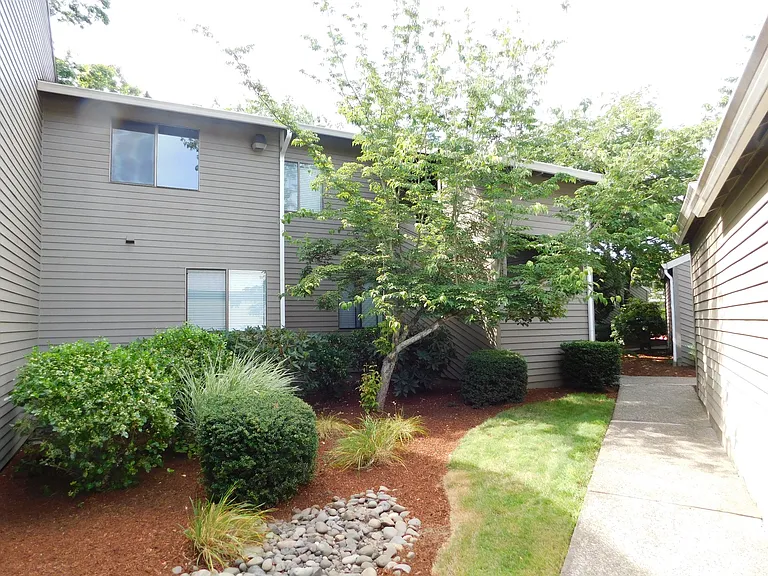 Town Center Heights Apartments — Photo 19