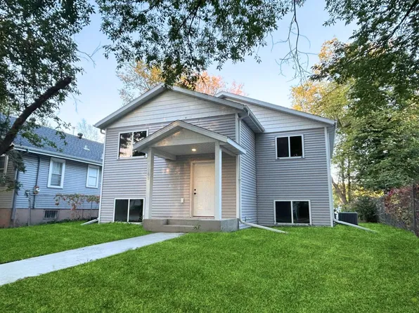 1109 University Dr S, Fargo, ND 58103