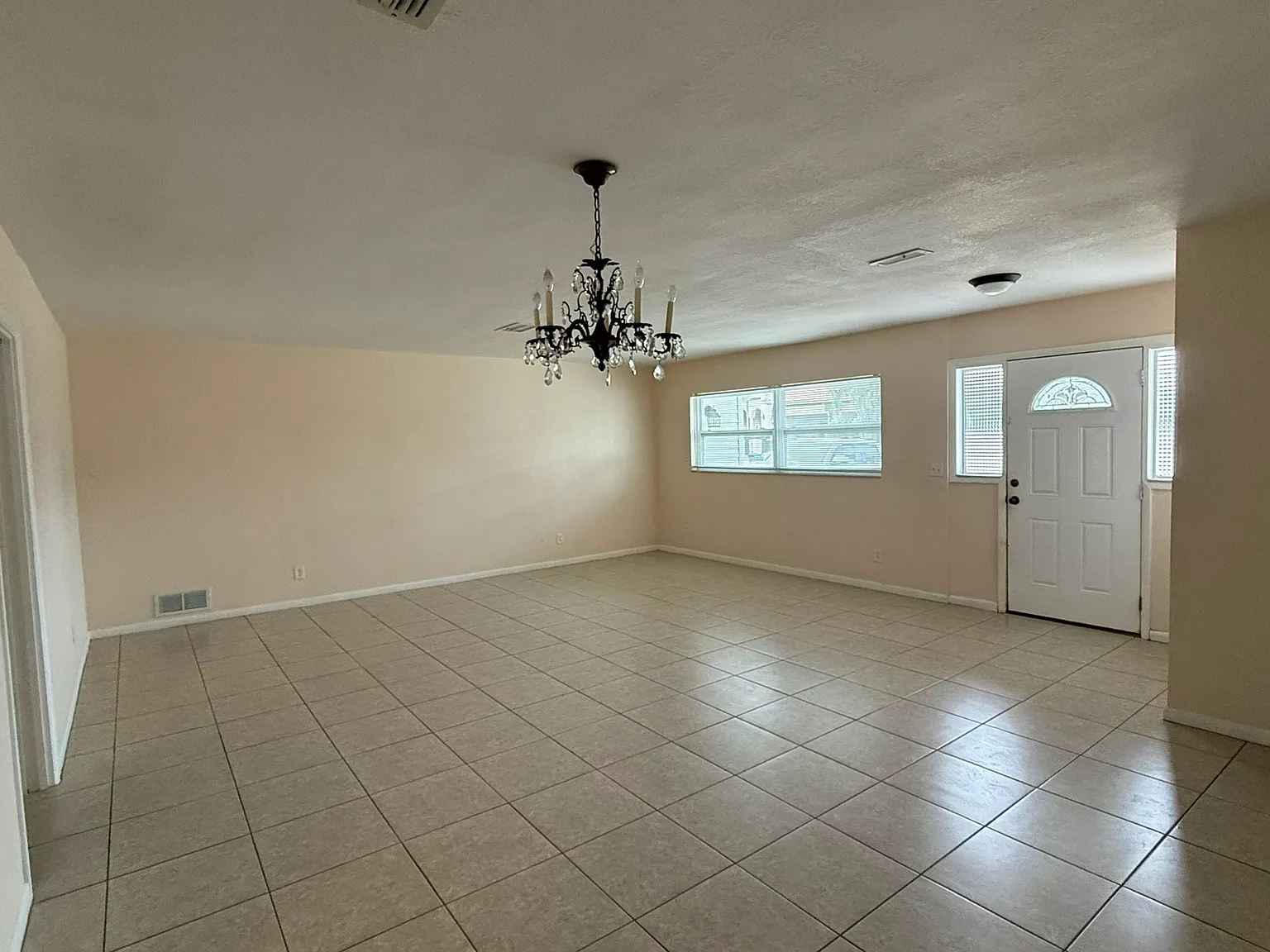 3 bed, 1960 sqft, $3,800 — Photo 4