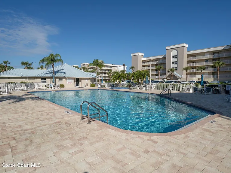 601 Shorewood Dr #G505 — Photo 40
