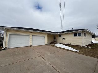 930 6th St, Iron Mountain, MI 49801