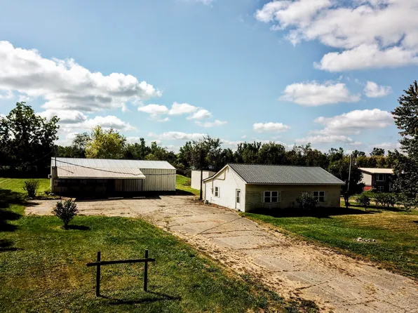 1731 E Montgomery Rd, Hillsdale, MI 49242