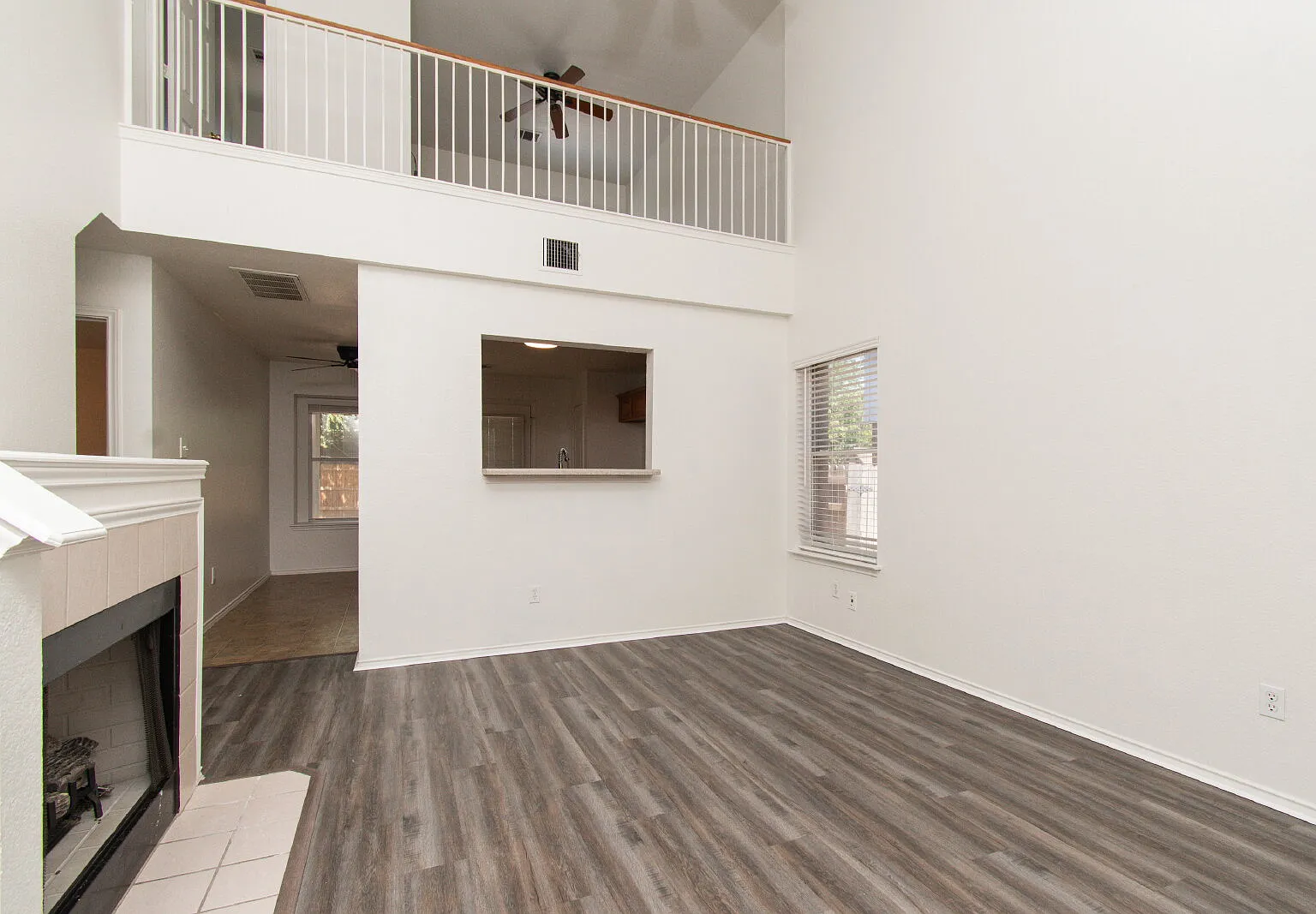 3 bed, 2.0 bath, 1439 sqft, $2,000 — Photo 4