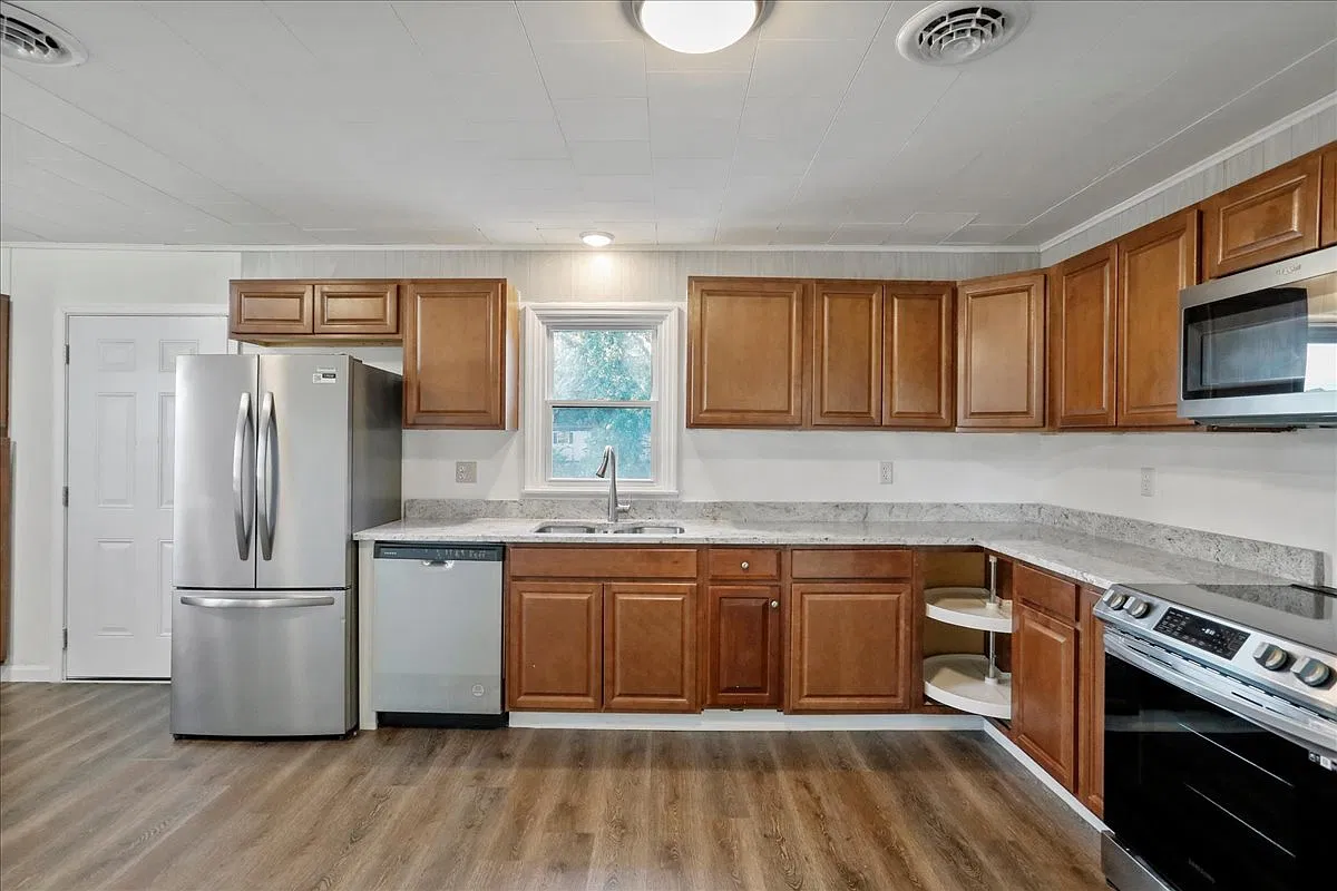 2 bed, 980 sqft, $1,350 — Photo 2
