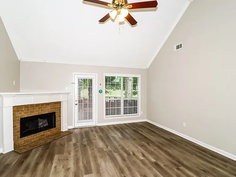 35 Lakewood Cv — Photo 5