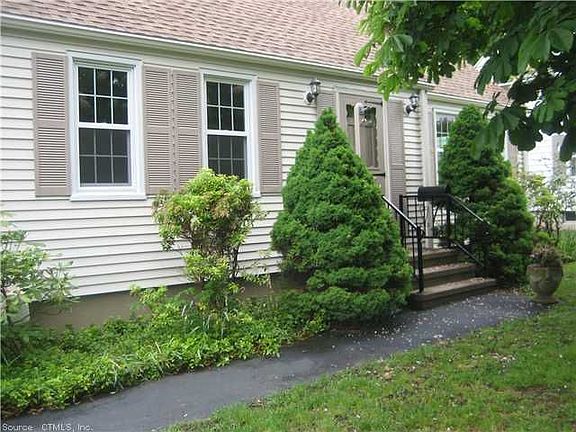 4th image of 9 McKinnel Ct