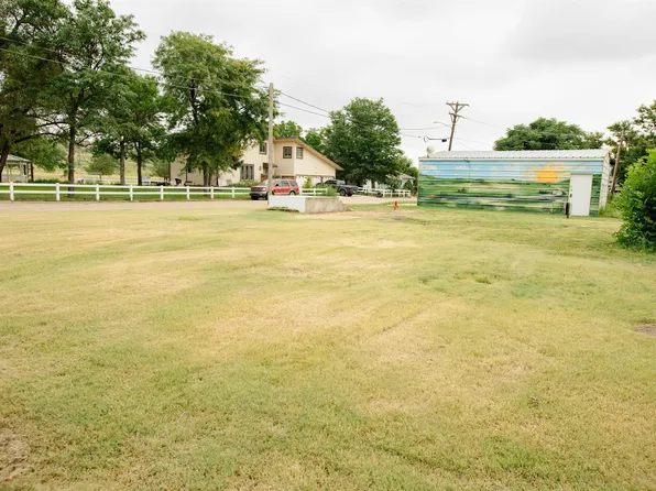 322 W D St, Trenton, NE 69044