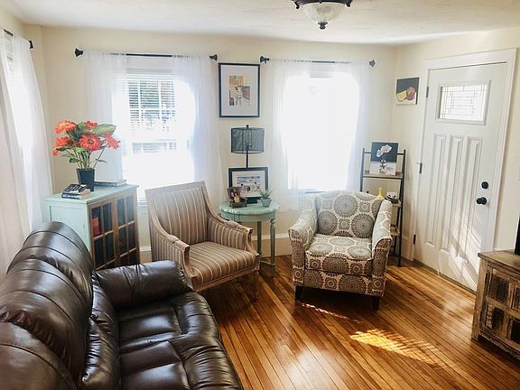 3rd image of 698 Salem St Floor 2