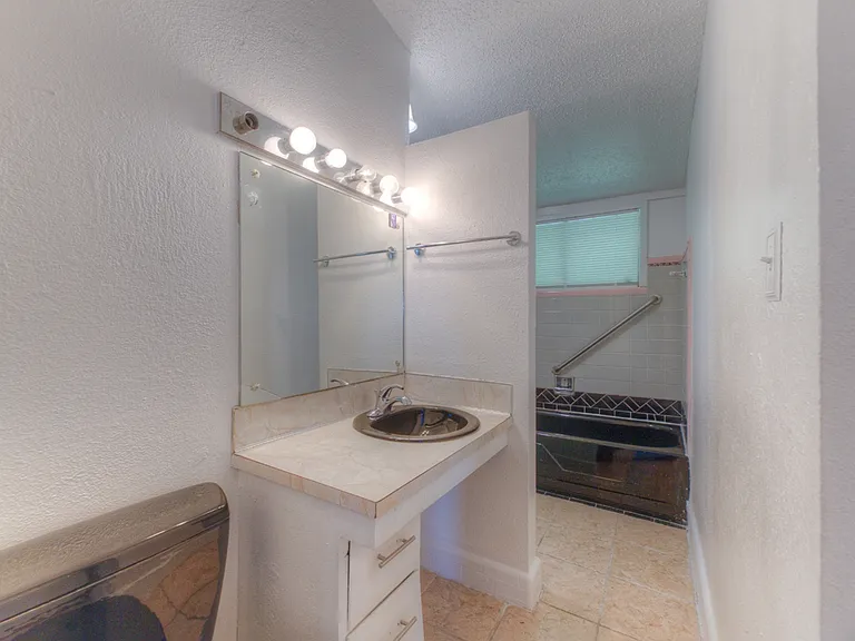 2234 N Main St — Photo 12