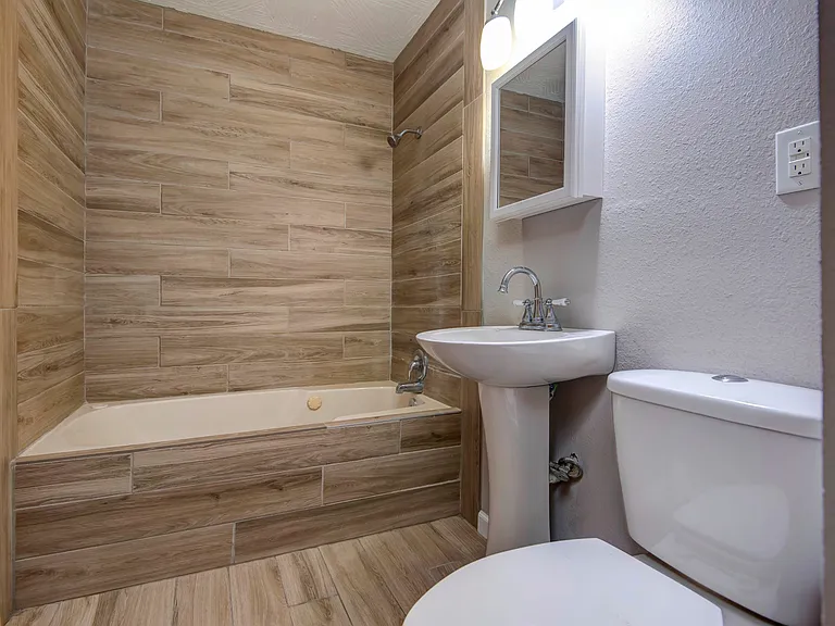 828 S Rogers Ave — Photo 7