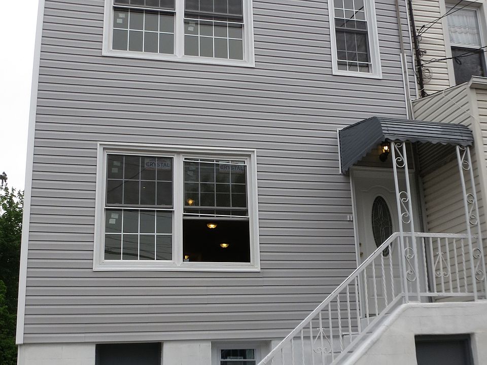 1st image of 1301 Balcom Ave