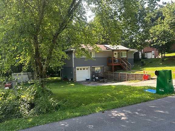 3rd image of 972 W Circle Dr