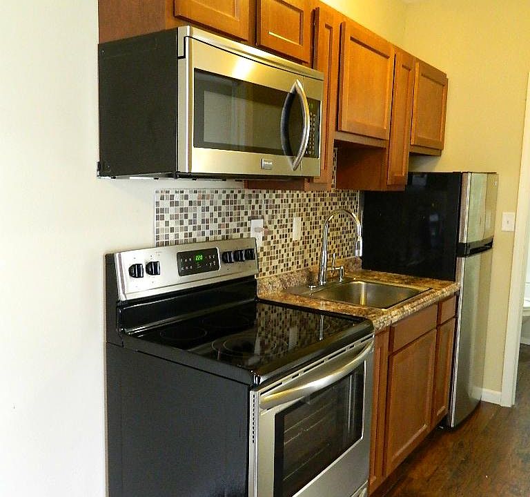 1st image of 224 1/2 E Market St