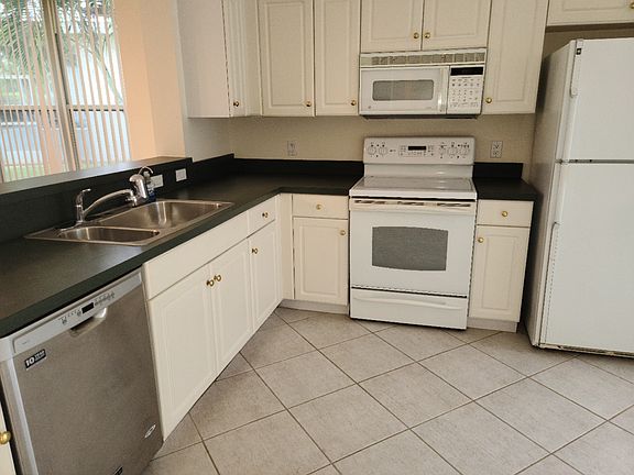 4th image of 1871 SW Willowbend Ln