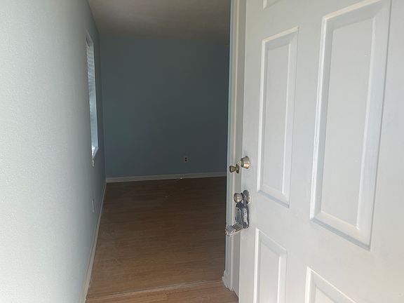 3rd image of 1601 W Elm St