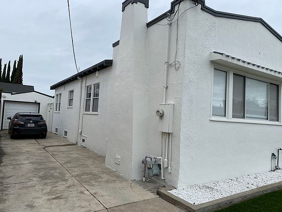 2nd image of 960 Saint James Ct