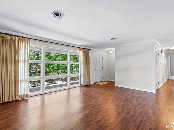 3rd image of 35 Pinewood Dr