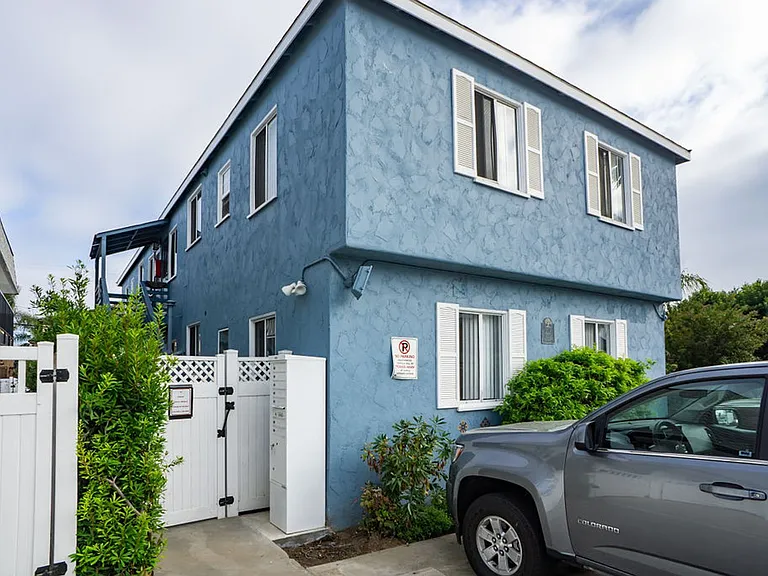 849 Emerald St — Photo 1