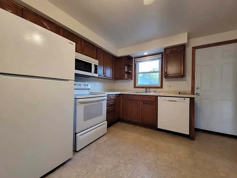3 bed, 1.5 bath, $1,399 — Photo 2