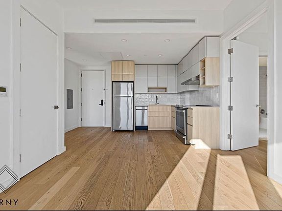 3rd image of 698 Empire Blvd #203