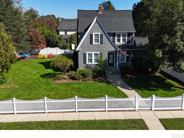 85 Newman Place, Fairfield, CT 06825