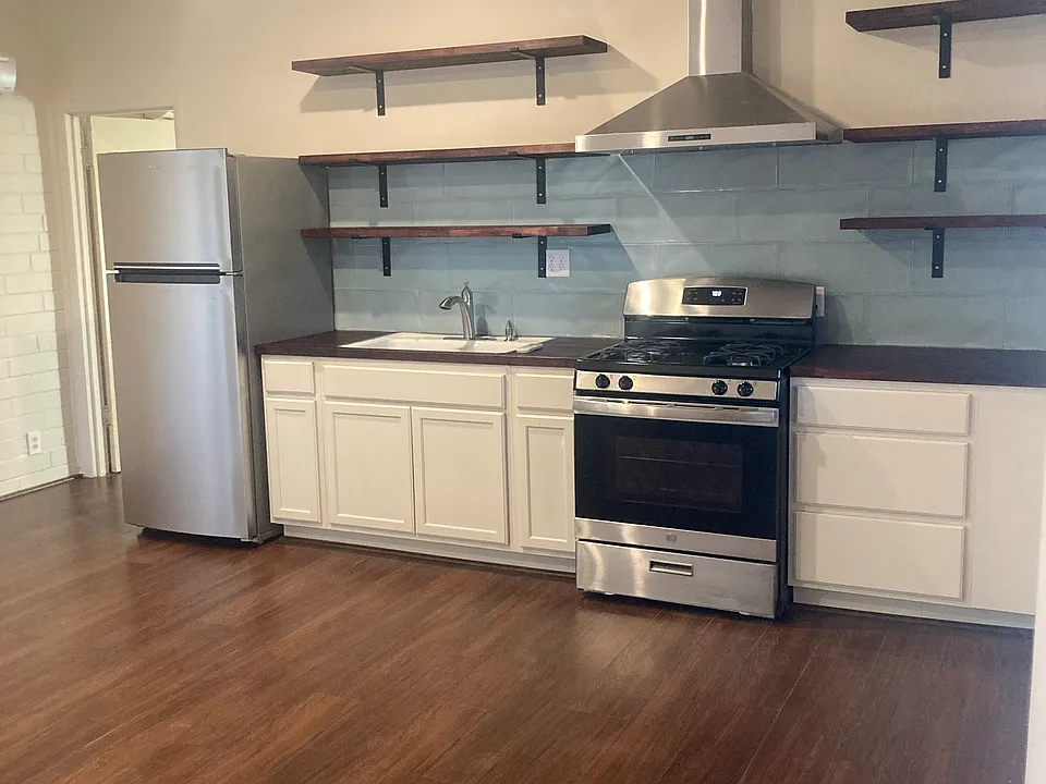 412 E Adams St #2