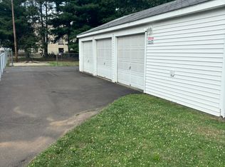 33 Helen St, Hamden, CT 06514