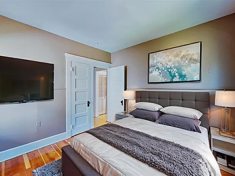 136 Mansfield St — Photo 4